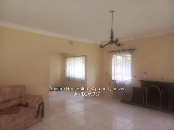 Greendale 4-Bed Home on 4395m² 