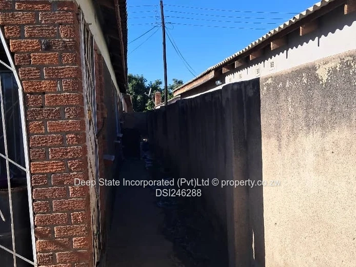 Manyame Park , Chitungwiza House For Sale 