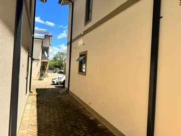 3 Bedroom Flat & Apartment