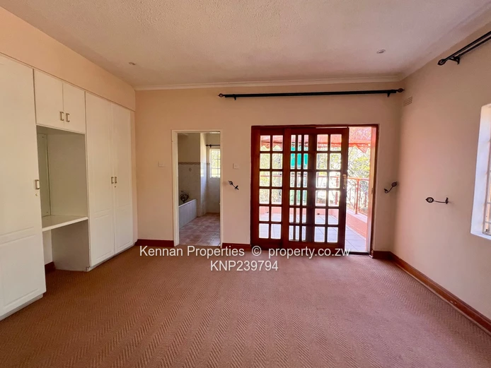 House For Sale in Glen Lorne!