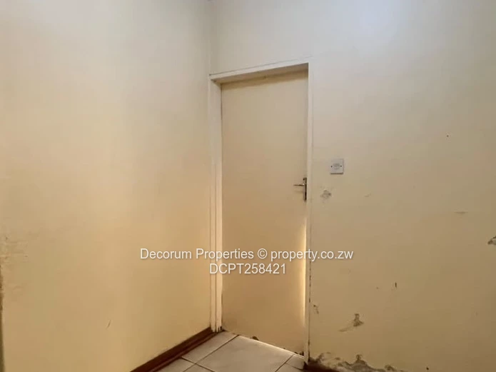 Spacious 4-Bed Vainona Home with Large Garden & Solar