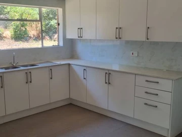 4 Bedroom Flat & Apartment