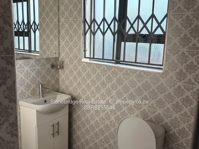 3 Bedroom House in Lochview To Rent