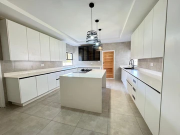 7 Bedroom House
