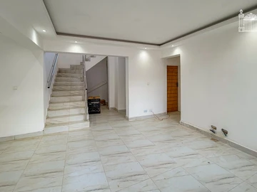 4 Bedroom Flat & Apartment
