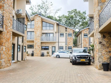 3 Bedroom Flat & Apartment