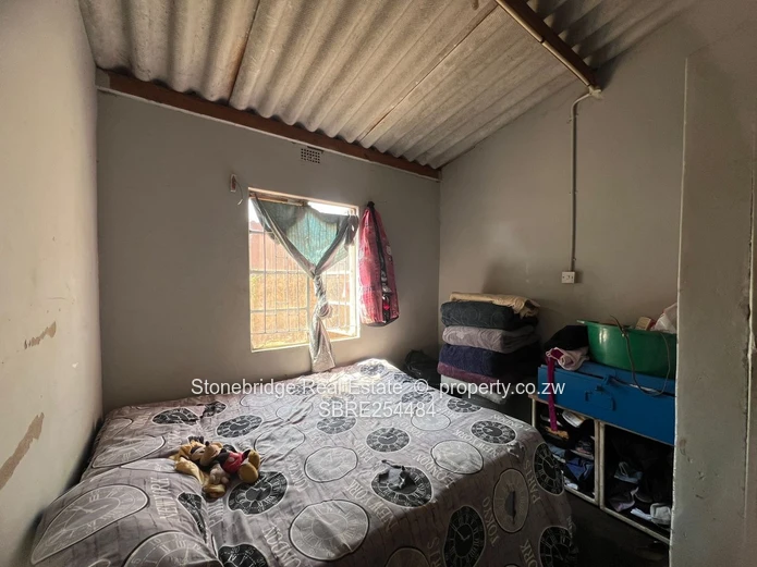 5 Bedroomed House in Emganwini For Sale
