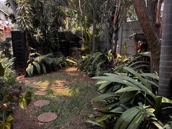 2 Bedroom Flat & Apartment