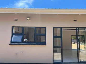 3 Bedroom Flat & Apartment