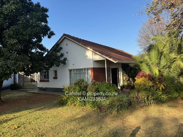 3-Bed House in Mabelreign vlean deed on 925sqm — Garage, Garden & Staff