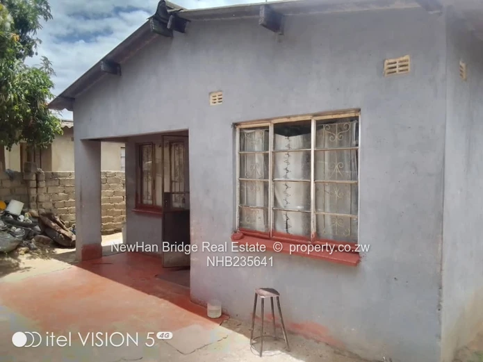 Glen View Harare: 7-Bed Home on 250m² with Borehole