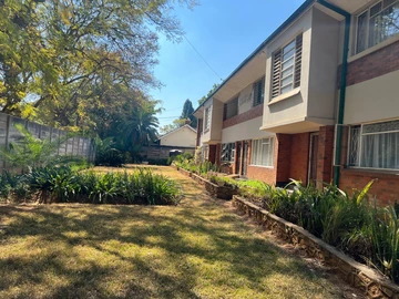 2 Bedroom Flat & Apartment