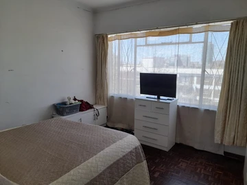2 Bedroom Flat & Apartment