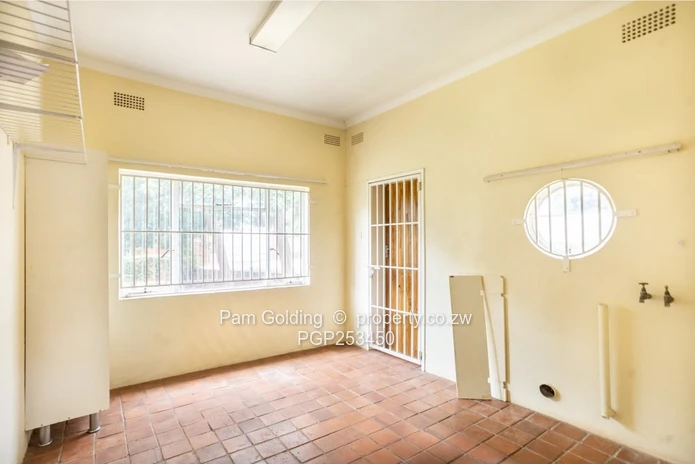 Prime road frontage mixed use property (Sole Mandate)