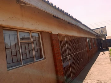6 Bedroom House