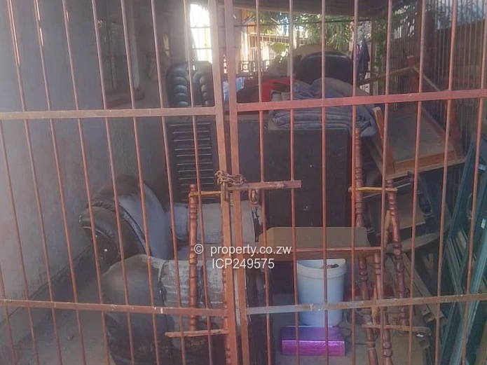 Zengeza 2 Chitungwiza 4 bedroom house for 40K
