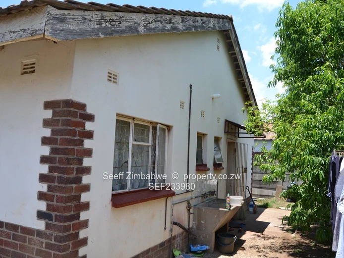 House For Sale Zengeza 5 , Chitungwiza (Sole Mandate)