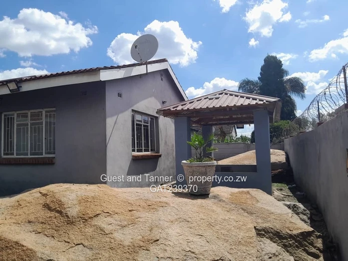 3BR Chadcombe House for Rent - Walled, Gated with Water Tank