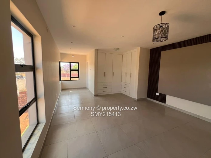 Luxurious 4-Bed Townhouse in Marlborough Up For Grabs 