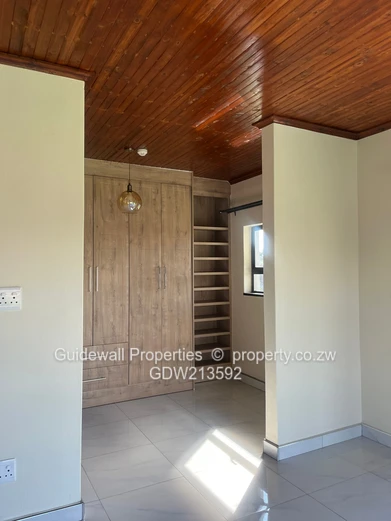 4 beds house to rent  in Sunway city