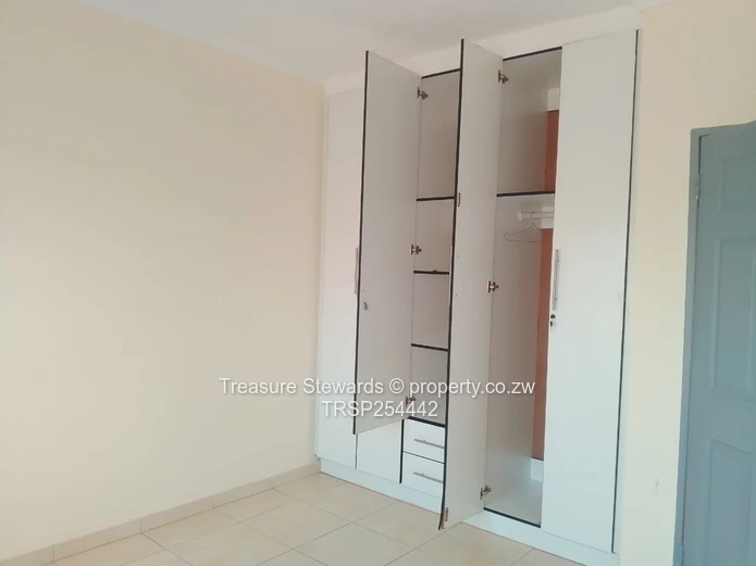 3-Bed Cottage with Borehole & Solar in Gletwin Park