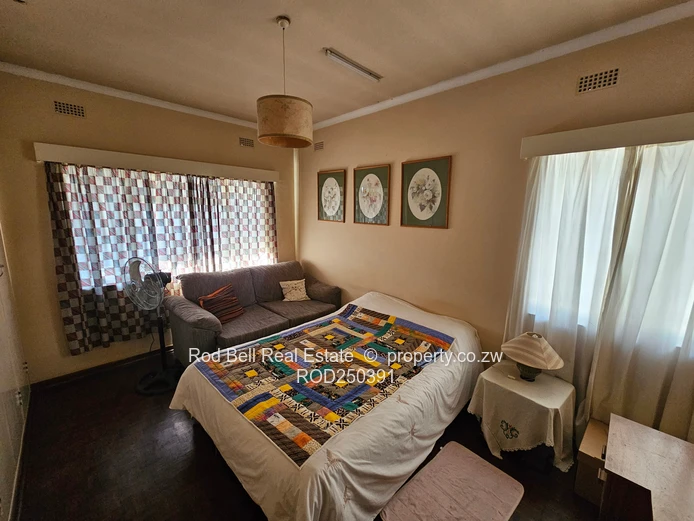 Neat 3-bedroom home and cottage in good location