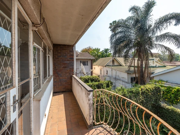 2 Bedroom Flat & Apartment