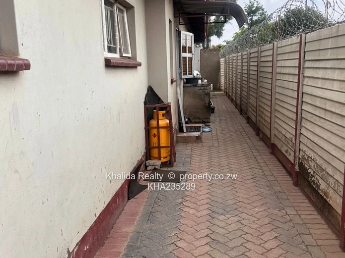 4-Bedroom House for Sale in Glen View 1 Riverside