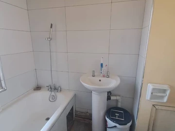 2 Bedroom Flat & Apartment