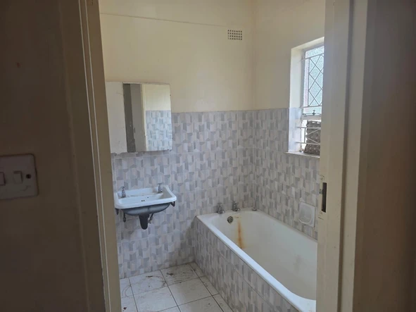 2 Bedroom Flat & Apartment