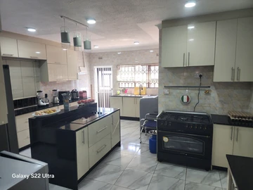 5 Bedroom House
