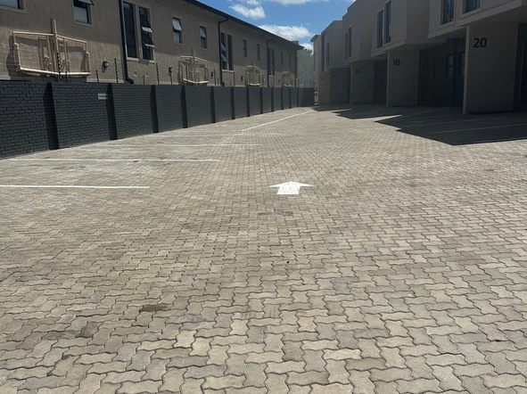 2 Bedroom Flat & Apartment