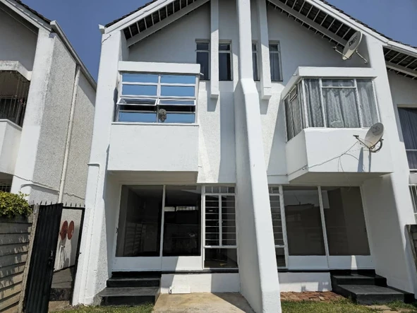 2 Bedroom Flat & Apartment