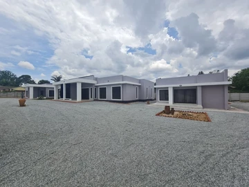 3 Bedroom Flat & Apartment