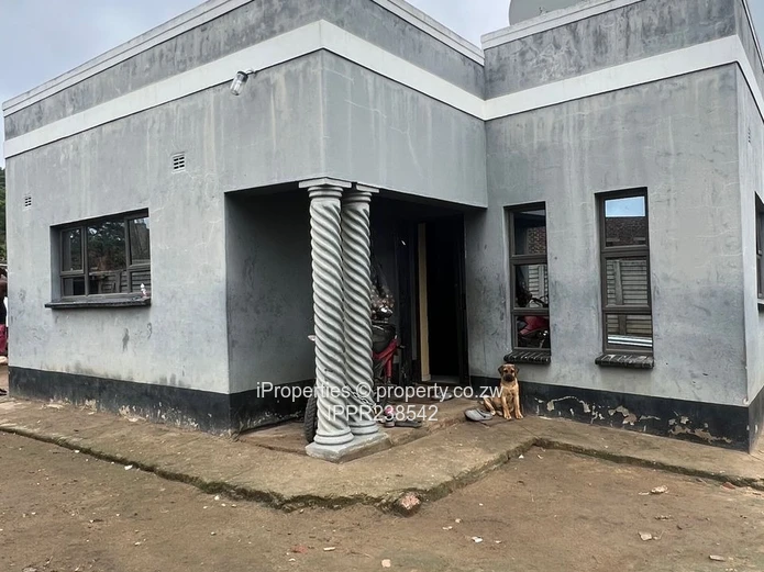 3,300sqm Stand with Title Deeds and Serviced 3-Bedroom Cottage