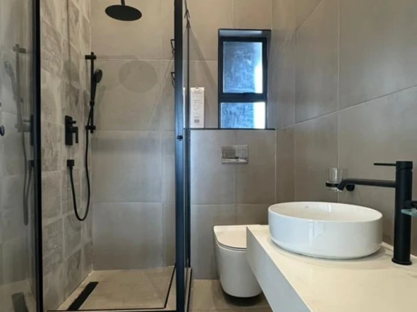 3 Bedroom Flat & Apartment