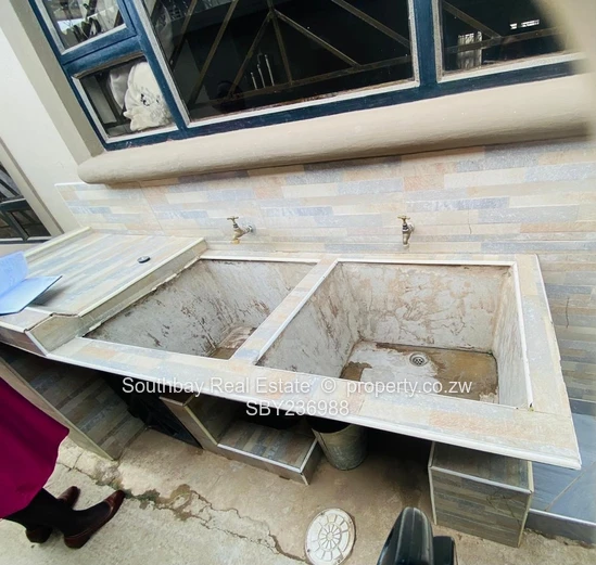 Budiriro Cabs house to let