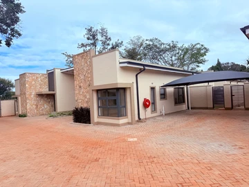 3 Bedroom Flat & Apartment