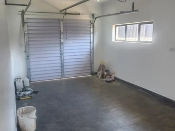 4 Bedroom Flat & Apartment