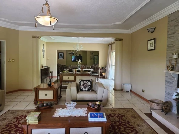6 Bedroom House