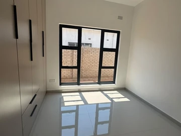 3 Bedroom Flat & Apartment