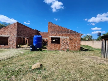 6 Bedroom House