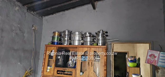 4-Bed Fixer-Upper with Borehole in Glen View
