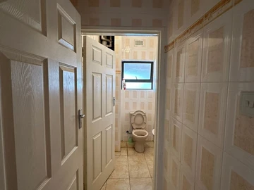 4 Bedroom Flat & Apartment