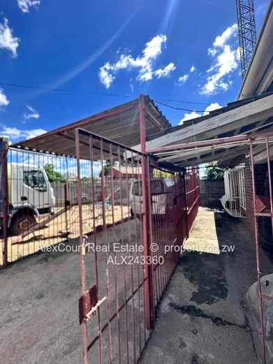 Well Kept and Spacious House in Zengeza! (Sole Mandate)