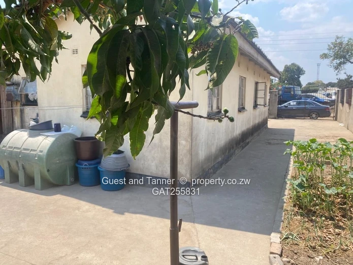 4-Bedroom House with Expansion Potential for Sale – Chitungwiza, Unit J