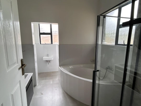 4 Bedroom Garden Flat