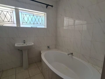 6 Bedroom Flat & Apartment