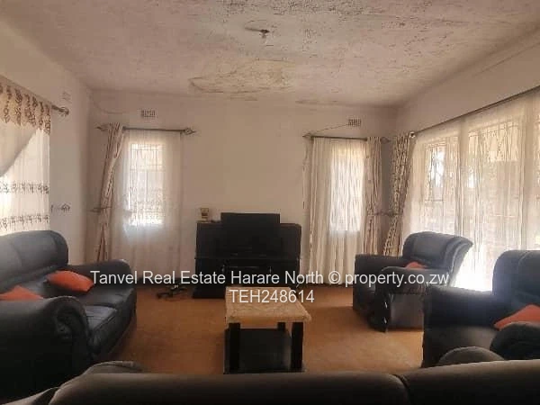 Captivating house in Norton: 5 bedrooms with main ensuite,lounge,kitchen,pantry,Walled and gated on 
