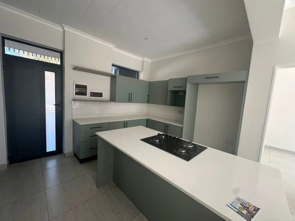 2 Bedroom Flat & Apartment